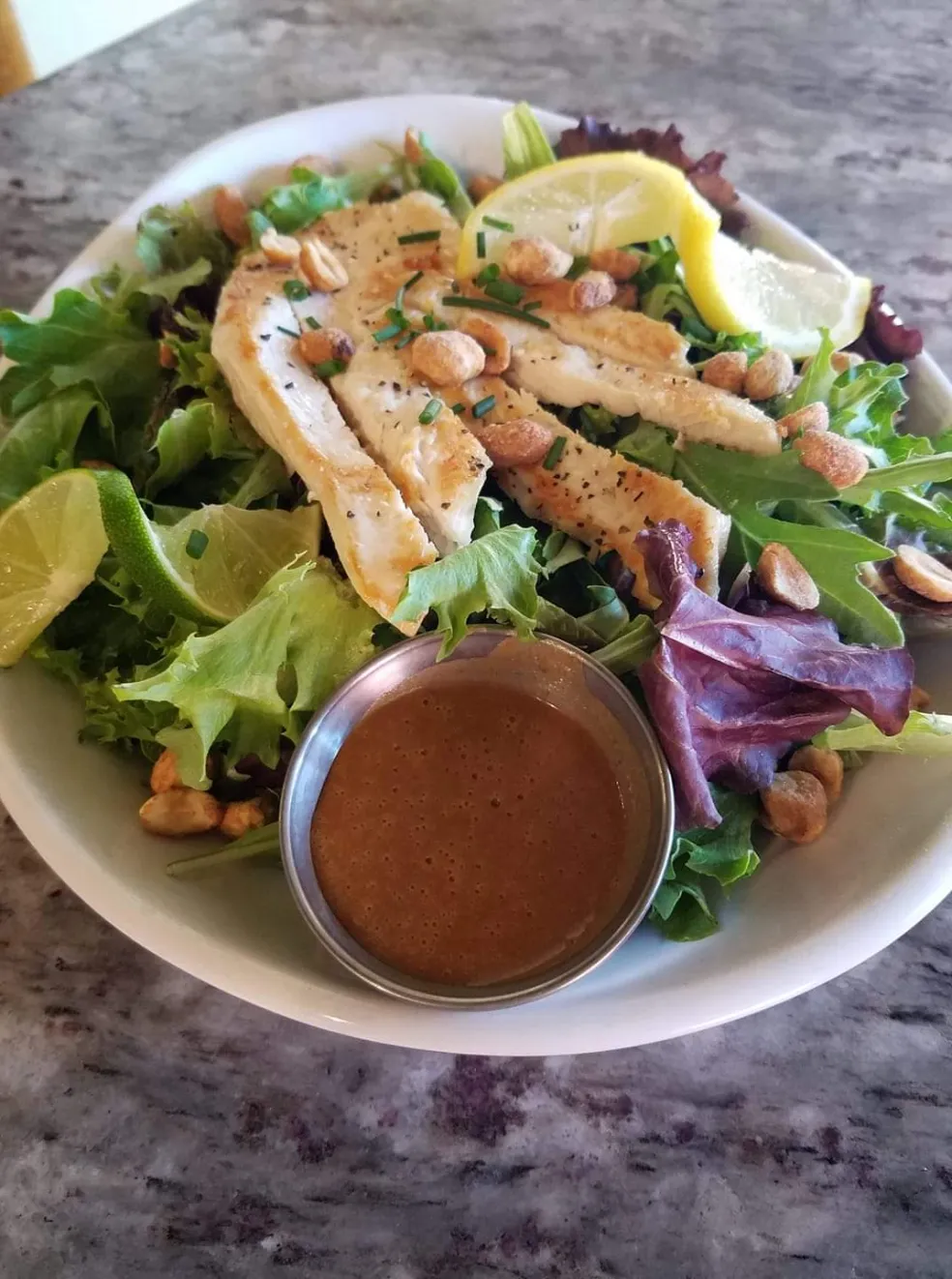 Grilled chicken salad with peanuts and vinaigrette